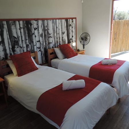 Teri-Lemveli Lodge Бофорт-Уэст Экстерьер фото