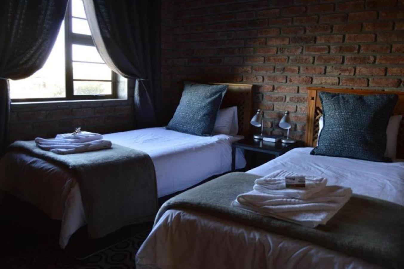 Teri-Lemveli Lodge Бофорт-Уэст Экстерьер фото