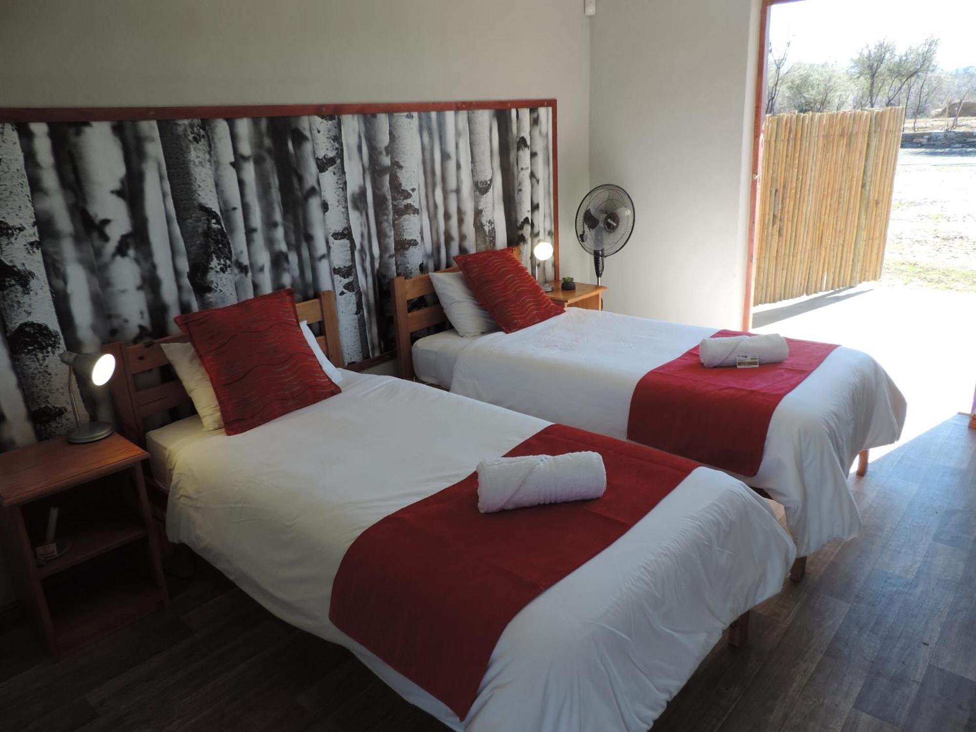 Teri-Lemveli Lodge Бофорт-Уэст Экстерьер фото