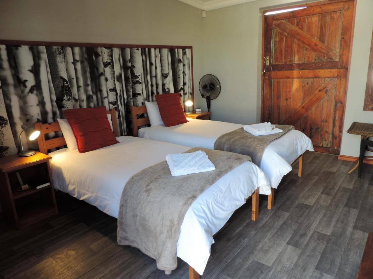 Teri-Lemveli Lodge Бофорт-Уэст Экстерьер фото