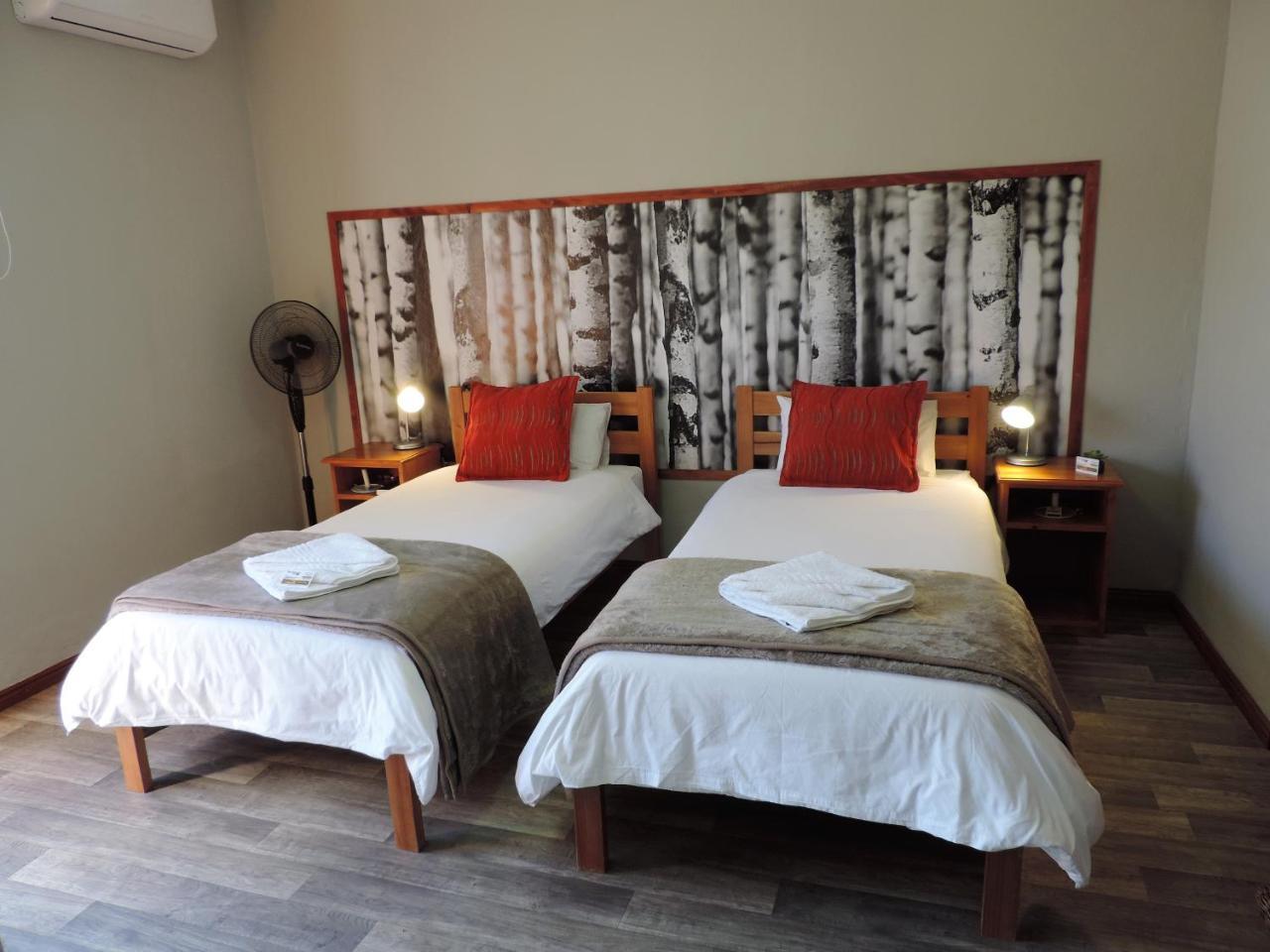 Teri-Lemveli Lodge Бофорт-Уэст Экстерьер фото