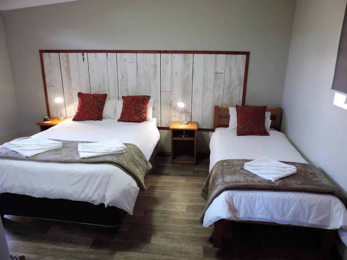 Teri-Lemveli Lodge Бофорт-Уэст Экстерьер фото